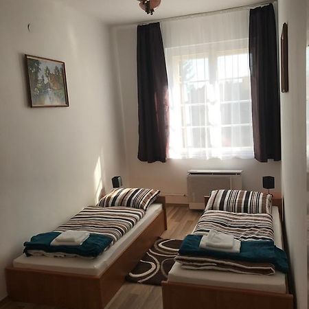 Апартаменты Eva Apartman Мишкольц Экстерьер фото