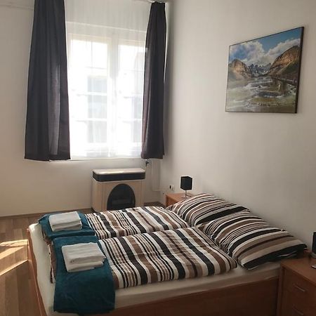 Апартаменты Eva Apartman Мишкольц Экстерьер фото