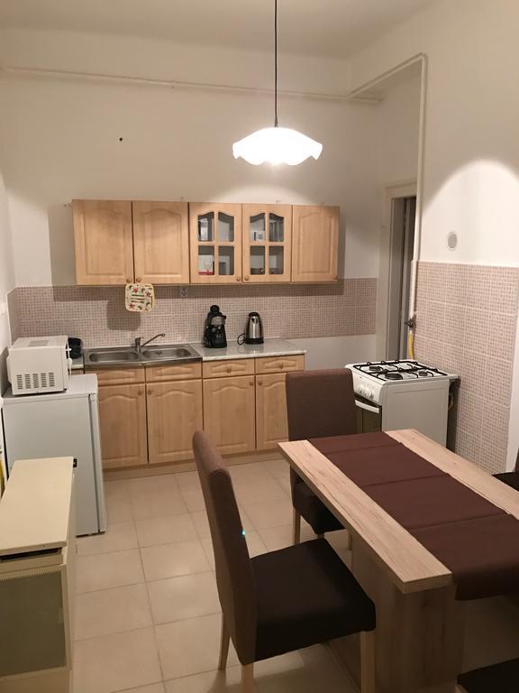 Апартаменты Eva Apartman Мишкольц Экстерьер фото