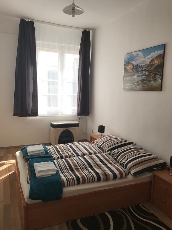 Апартаменты Eva Apartman Мишкольц Экстерьер фото